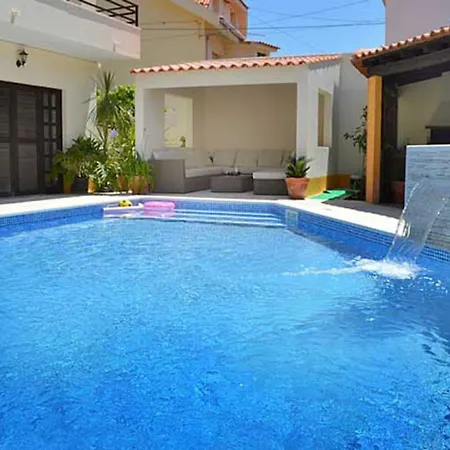빌라 Sleeps22-garden-hottub-pool-barbecue-jacuzzi