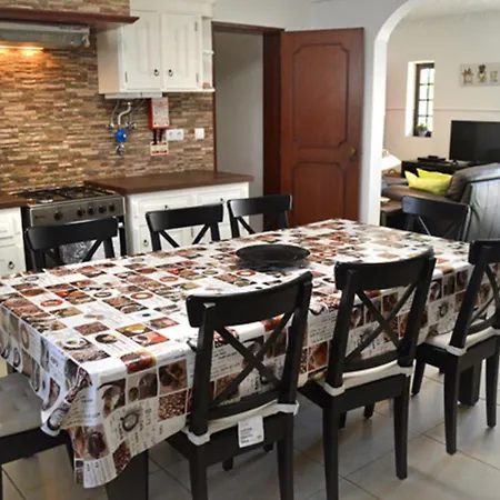 빌라 Sleeps22-garden-hottub-pool-barbecue-jacuzzi *